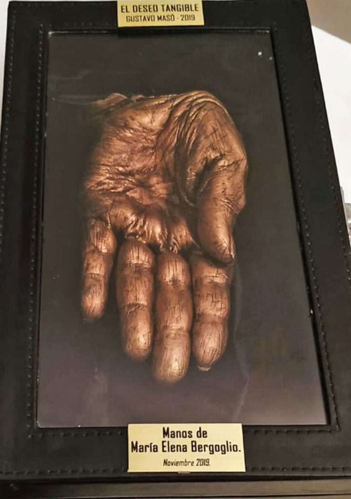 Mano Maria Rosa Bergoglio 