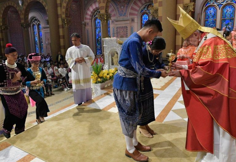 El papa Francisco, en su misa con los jóvenes en Tailandia