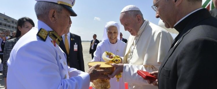 El Papa Francisco, a su llegada a Tailandia
