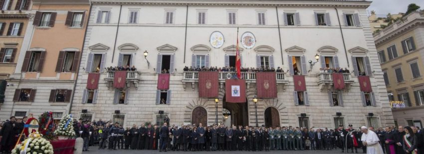 Francisco ante la Inmaculada: “Te encomiendo a todos los que piensan que Dios no tiene tiempo que