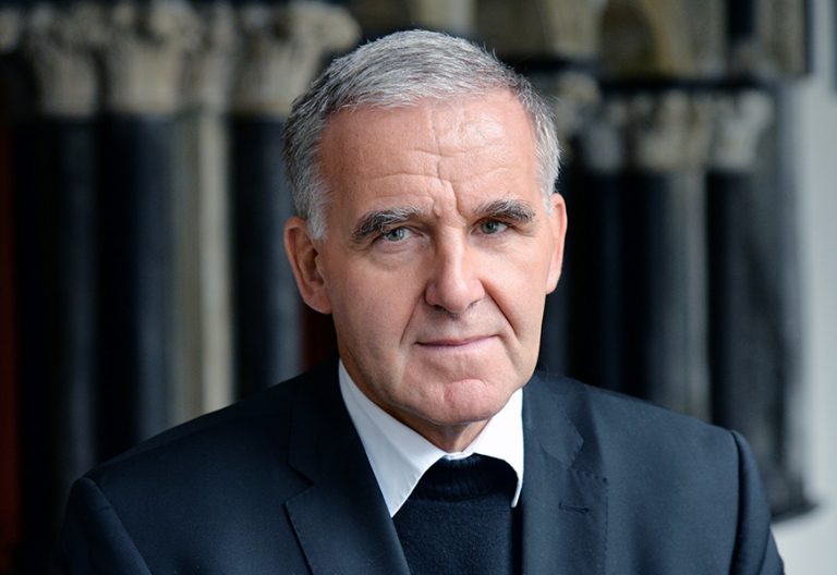 Un obispo alemán, acusado de robar 127.000 euros a una anciana