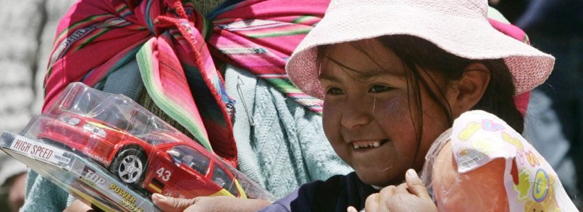 niña latina, pobreza