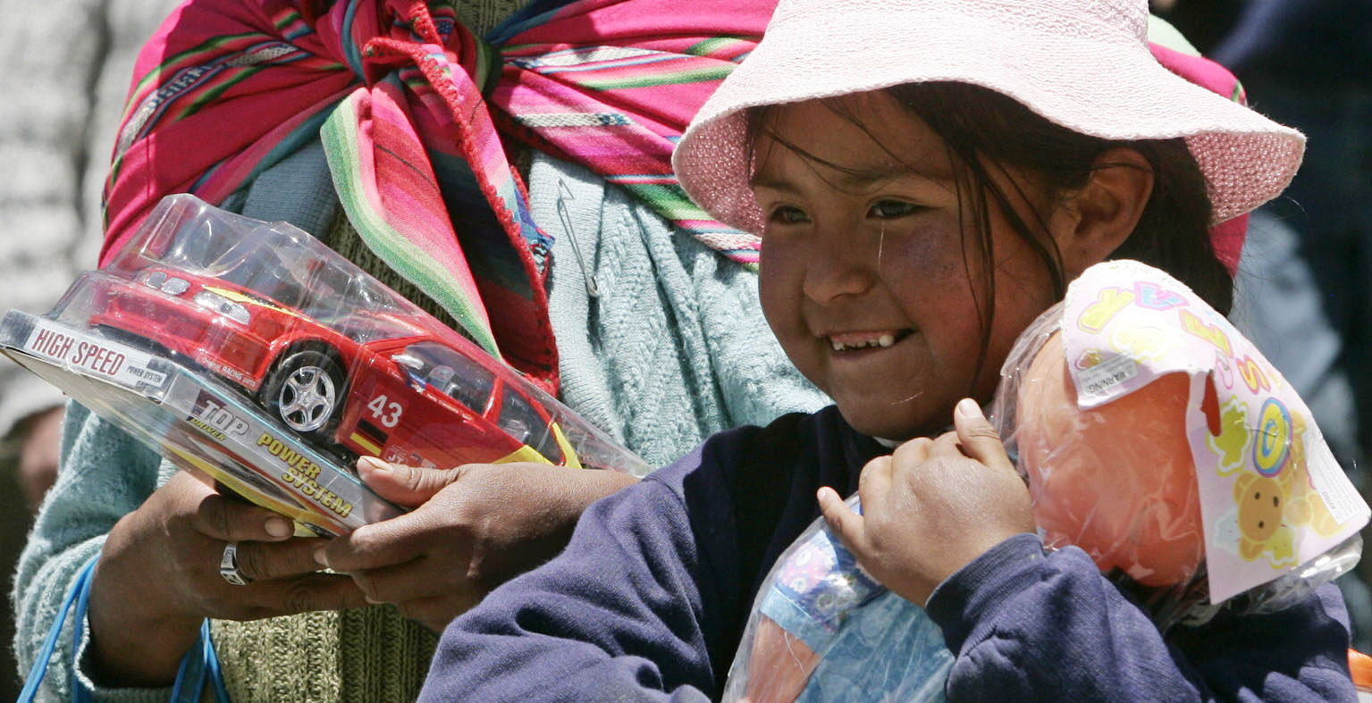 niña latina, pobreza