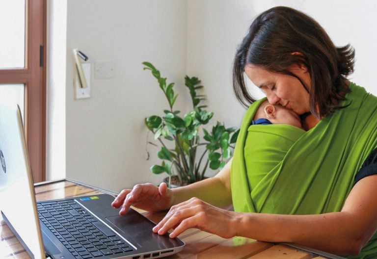 Madres trabajadoras: existe un ‘plan C’ para evitar elegir entre familia y carrera