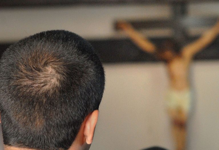 chico-rezando-Jesús