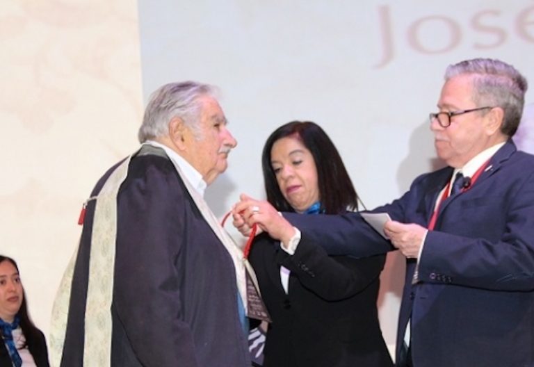 Jesuitas otorgan el Doctorado ‘Honoris Causa’ a José Mujica
