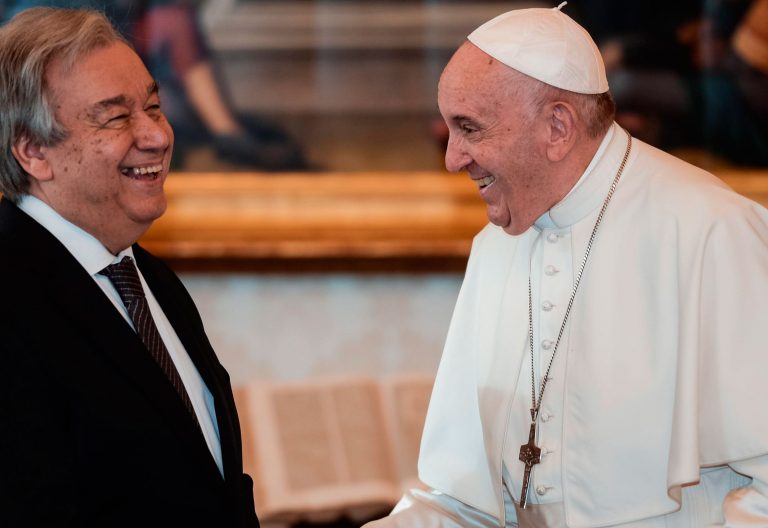 El papa Francisco, en una audiencia con Antonio Guterres, secretario general de la ONU