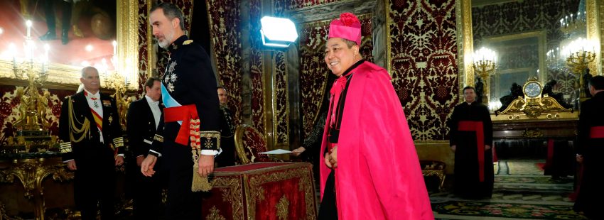 Bernardito Auza, nuncio en España, con el rey Felipe VI
