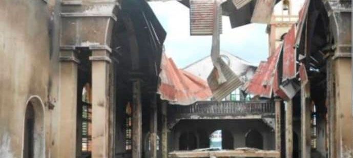 Catedral de Malabo, Guinea Ecuatorial, quemada