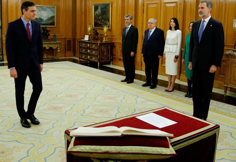 Pedro Sánchez, promete ante el Rey su cargo
