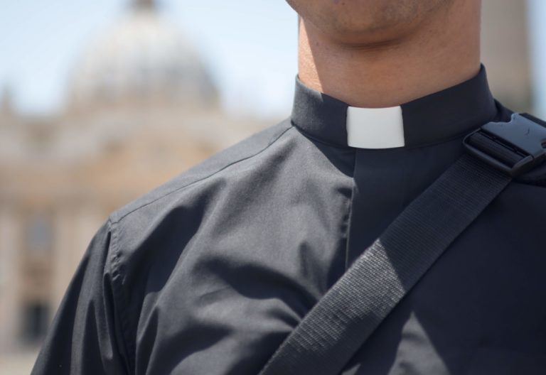 La arquidiócesis de Bogotá está dispuesta a reabrir investigación contra sacerdote pederasta