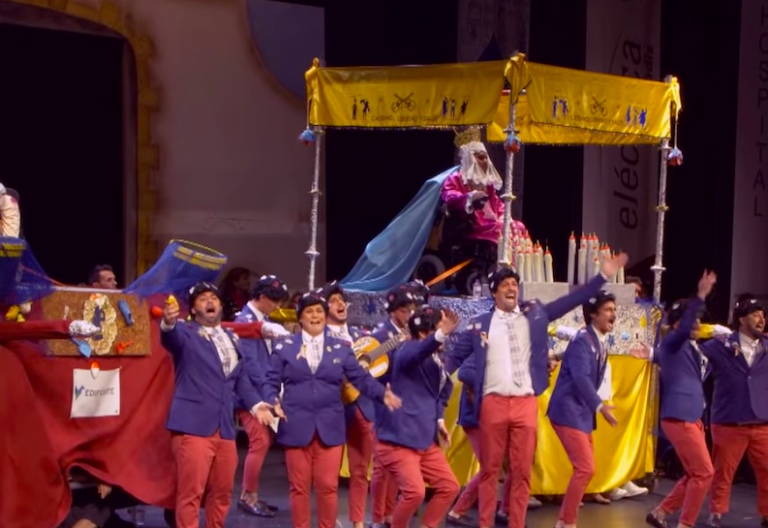 Una chirigota causa polémica en el Carnaval de Cádiz al hacer una sátira sobre la Semana Santa