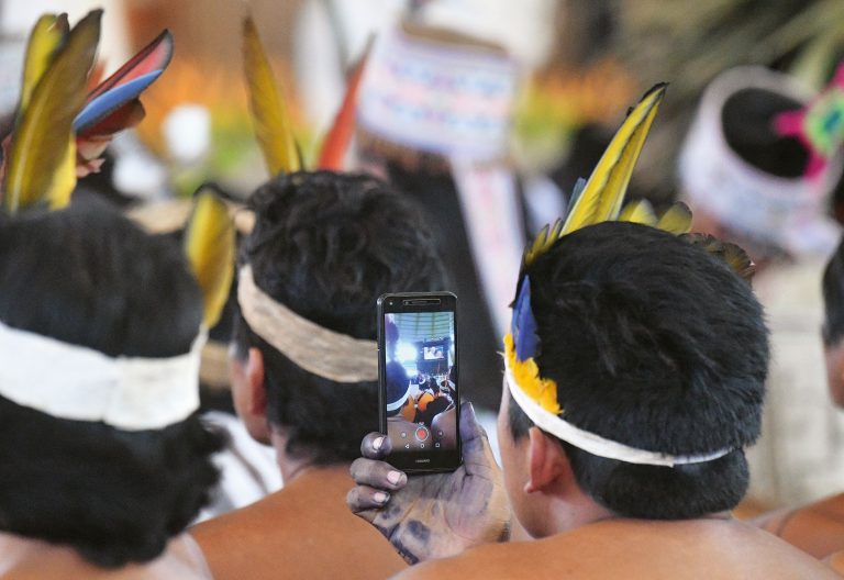 Indígenas participan en Síno de la Amazonía en Roma