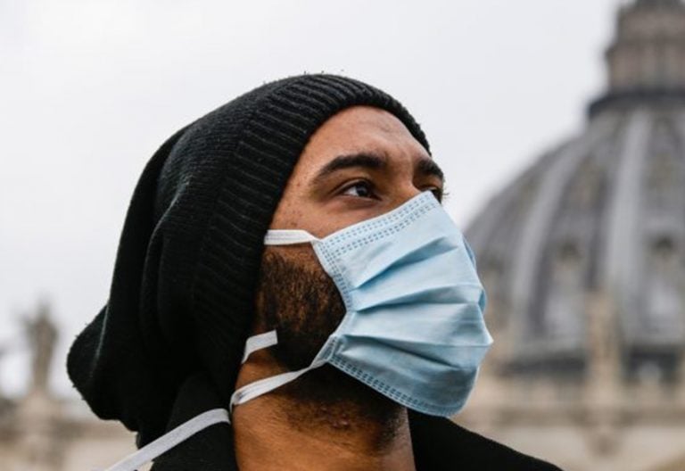 El Vaticano multará con 1.500 euros a quien no lleve mascarilla FPP2