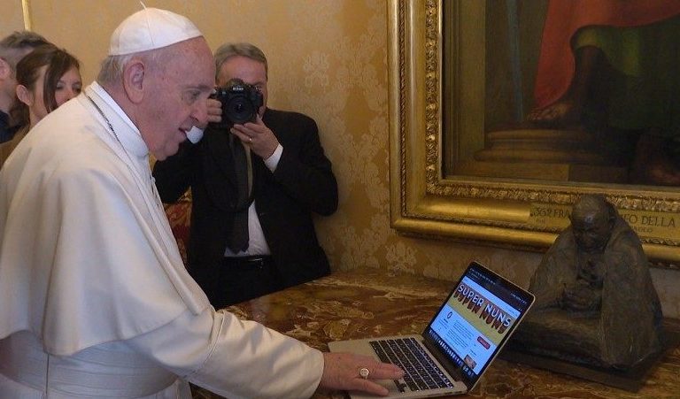 El Papa inaugura la red Super Monjas