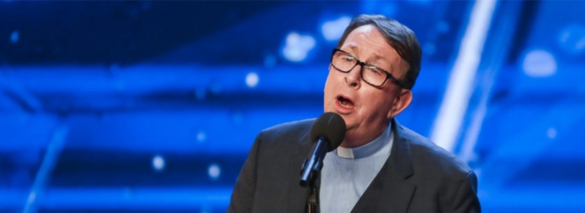 Ray Kelly, el cura misionero irlandés que quiere ganar Eurovisión