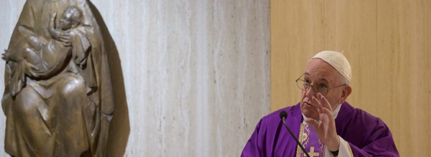 El Papa, conmovido por “los hombres y mujeres que mueren sin despedirse de sus familias” por el