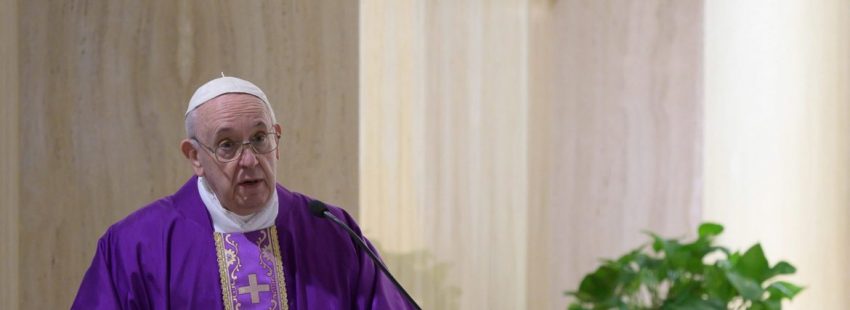 El Papa aplaude la “heroicidad” del personal sanitario y sacerdotes fallecidos por “cuidar a