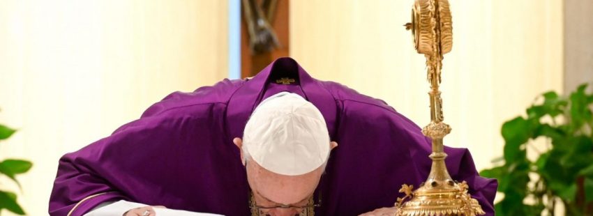 El Papa: “Acércate a Dios con el alma desnuda, no disfrazado”