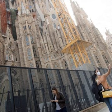 La Sagrada Familia de Barcelona trabaja para recibir a un Papa 16 años después