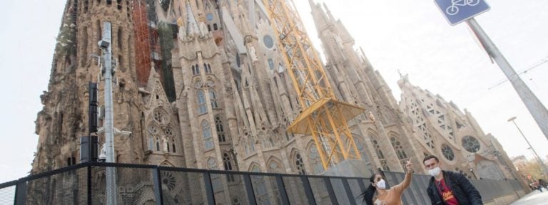 La Sagrada Familia de Barcelona trabaja para recibir a un Papa 16 años después