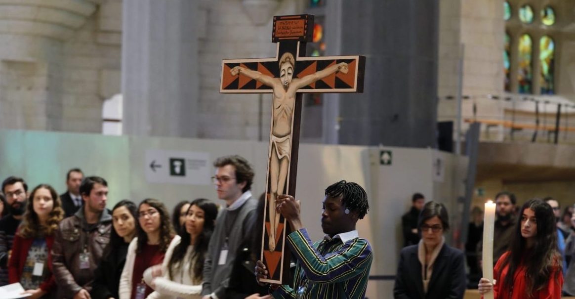La cruz de Bangassou, a su llegada a la Sagrada Familia de Barcelona