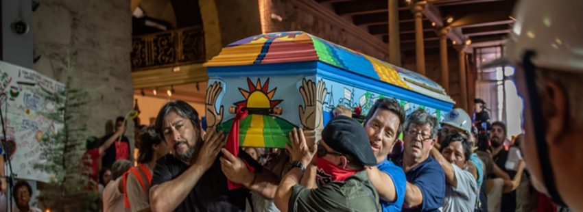 En Chile, el pueblo despide a su cura obrero