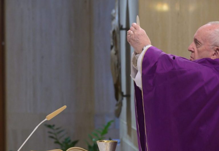 La alternativa del Papa a la confesión por el coronavirus: “Pide perdón a Dios de corazón y