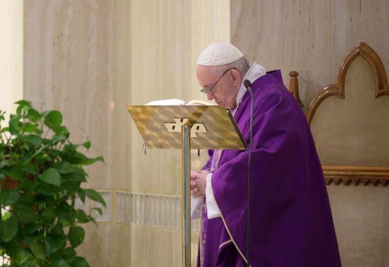 El Papa, abrumado por el miedo al coronavirus de los ancianos, desempleados y servidores sociales