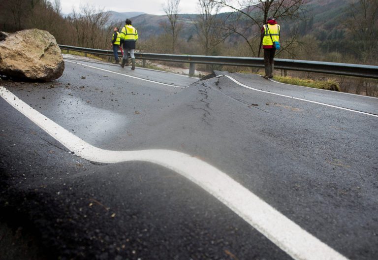 accidente, movimiento de tierra