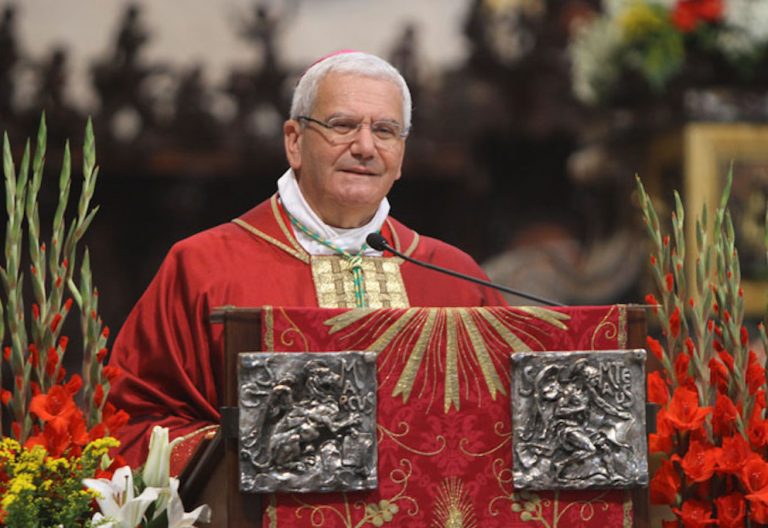 El obispo de Bérgamo ha enterrado ya a 6 sacerdotes fallecidos con coronavirus