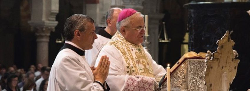 El obispo de Córdoba avisa al “feminismo reinante”: “¿Sacerdocio femenino? Imposible”
