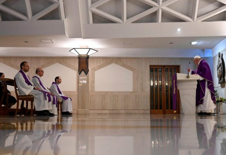 Francisco: “¡Hay tantos en la Iglesia que se creen los patrones!”