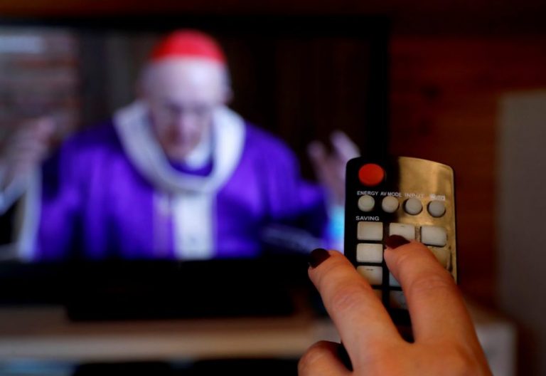 Rico Pavés llama a los sacerdotes a redescubrir la misa privada y a los fieles la comunión