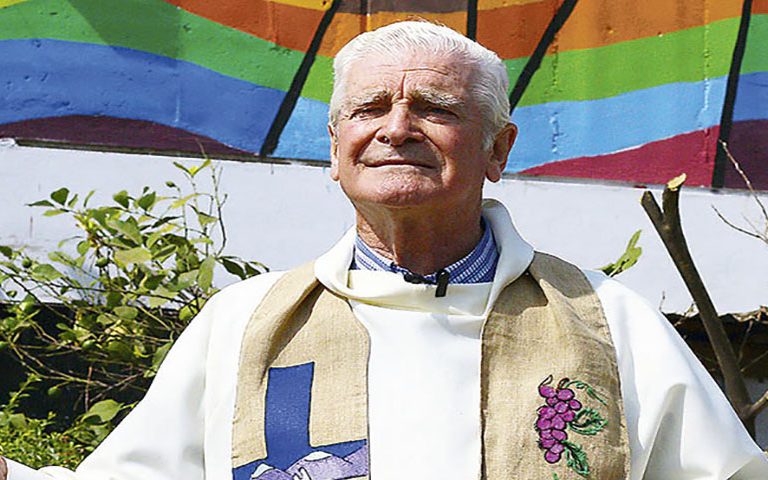 Murió Mariano Puga, cura obrero chileno