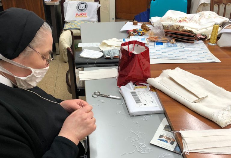 monjas-coronavirus-mascarillas-zaragoza-religisoas-auxiliares-parroquiales