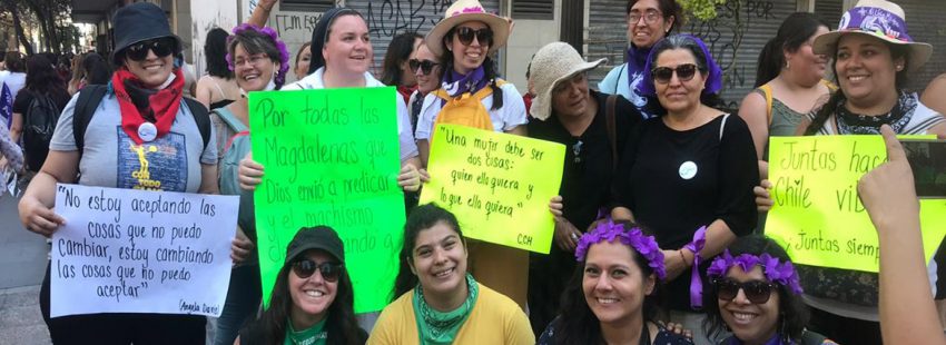 Mujeres-Iglesia presentes en la histórica manifestación de mujeres en Chile