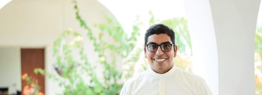 Sacerdote y millennial, desde un remoto pueblo de Colombia con el poder de las redes convierte a