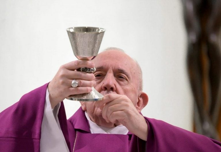 El Papa: “No servir a los demás es apostatar”