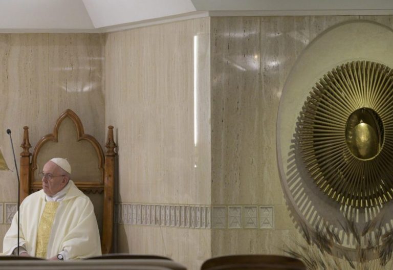 El Papa defiende la vida de los ancianos ante el coronavirus: “Ellos son nuestras raíces”