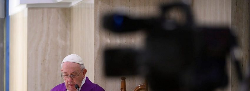 El Papa denuncia a quienes “buscan aprovecharse para su ganancia” de la pandemia del coronavirus