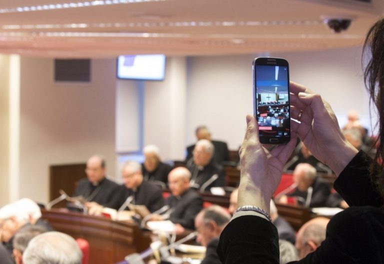 Los obispos reclaman “una alianza entre el sector público y privado” para superar la crisis