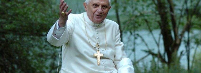 Benedicto XVI, aislado por el coronavirus pero con buen humor