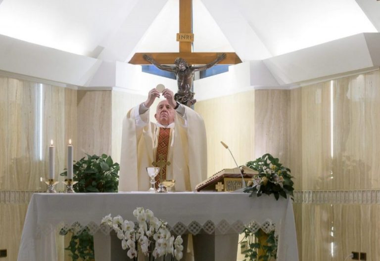 El papa Francisco desvela tres amenazas que dividen a la Iglesia: el dinero, la vanidad y las