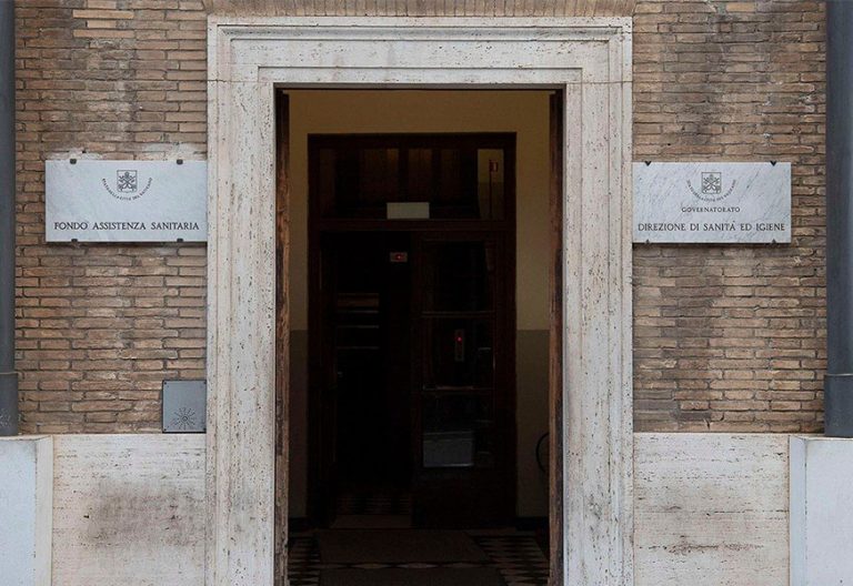 Con un nuevo positivo, los casos por coronavirus en el Vaticano se elevan a diez