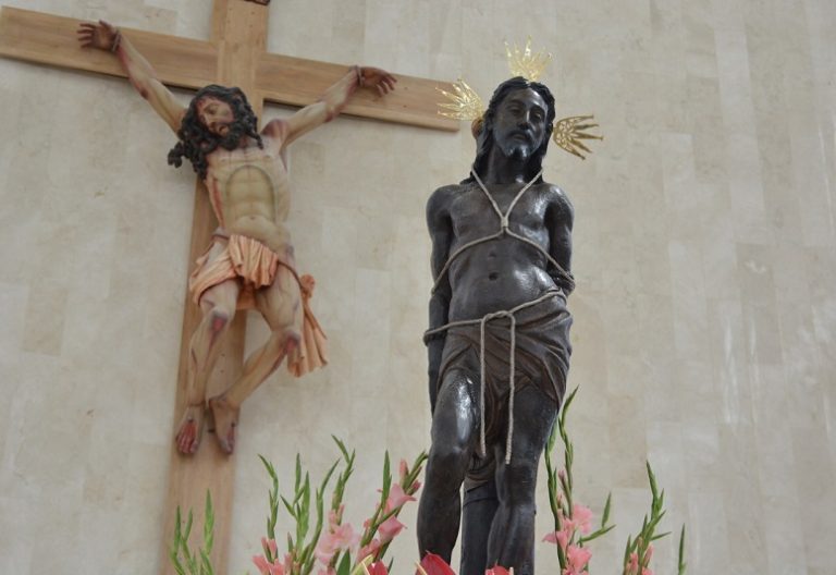 Por primera vez en más de 450 años el coronavirus priva al pueblo colombiano de tocar el rostro a