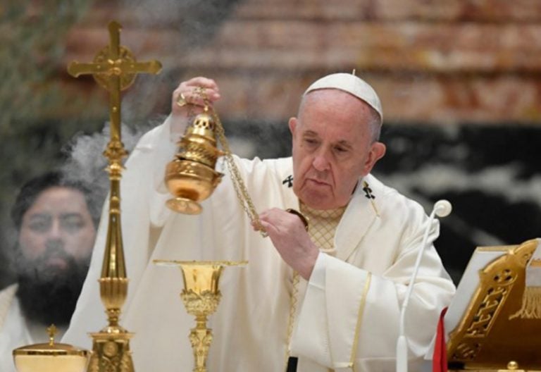 Francisco reivindica en el Jueves Santo la “cercanía sacerdotal” de los presbíteros que