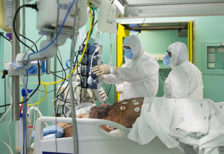 Los obispos italianos donan 2,4 millones de euros a hospitales ante el coronavirus