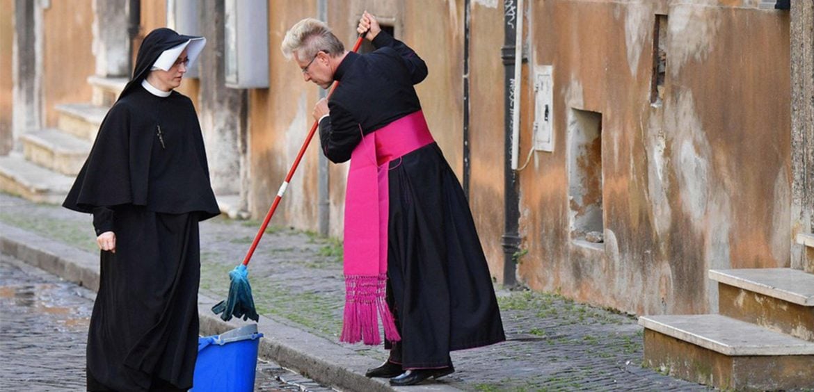 Obispo Fregando Roma 