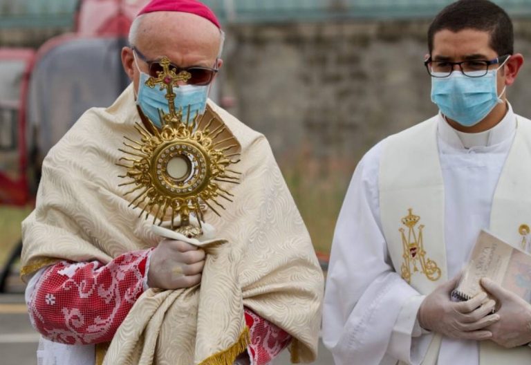 Los obispos ecuatorianos se reúnen con la Ministra de Gobierno para evaluar posible reapertura de